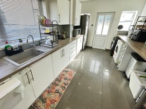 Kitchen- click for photo gallery